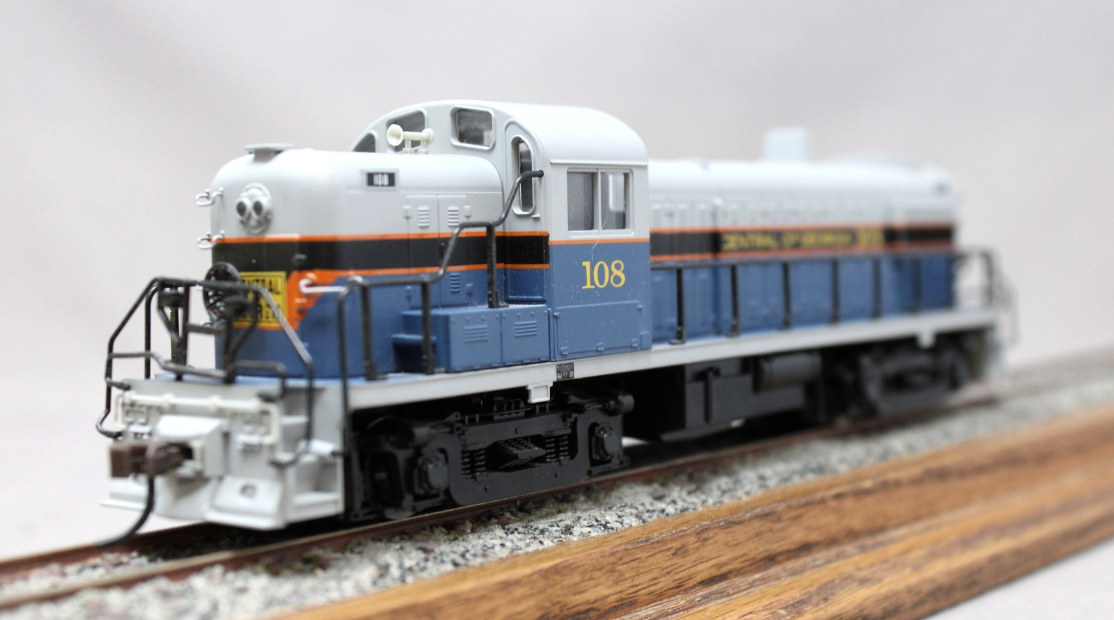 ATLAS Classic #8454 Central of Georgia CofG Alco RS-3 Diesel #108, Runs Well C8