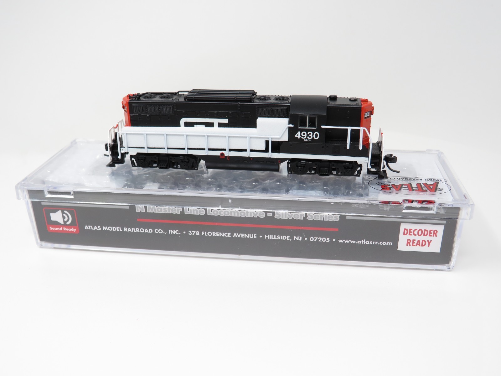 Atlas N 40005357 Grand Trunk #4930 EMD GP-9TT Diesel Locomotive Torpedo Tube