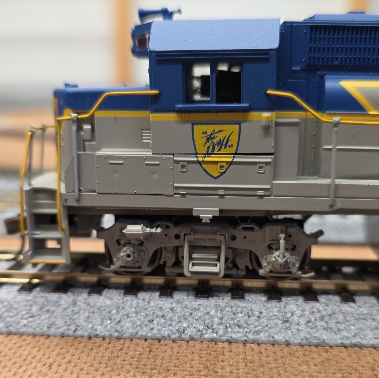 Athearn HO EMD GP38-2 Delaware & Hudson #7308 Diesel Locomotive DC Analog 04647