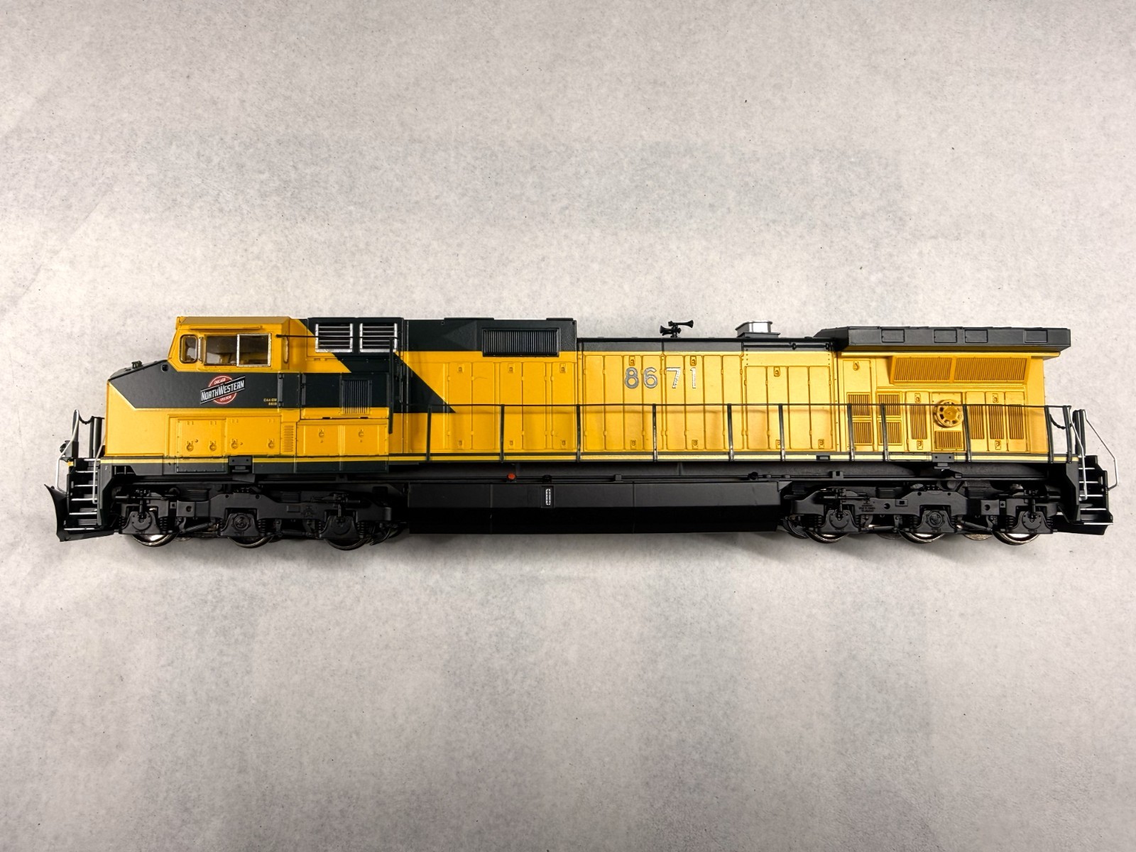 ScaleTrains HO GE C44-9W CNW #8671 DCC/Sound/NIB, “Tested”!!!