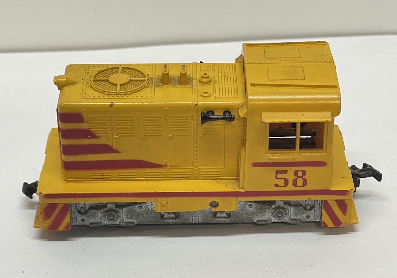 Vtg ATHEARN HO SCALE 58 HUSTLER DIESEL SWITCHER LOCOMOTIVE *UNTESTED FOR PARTS*