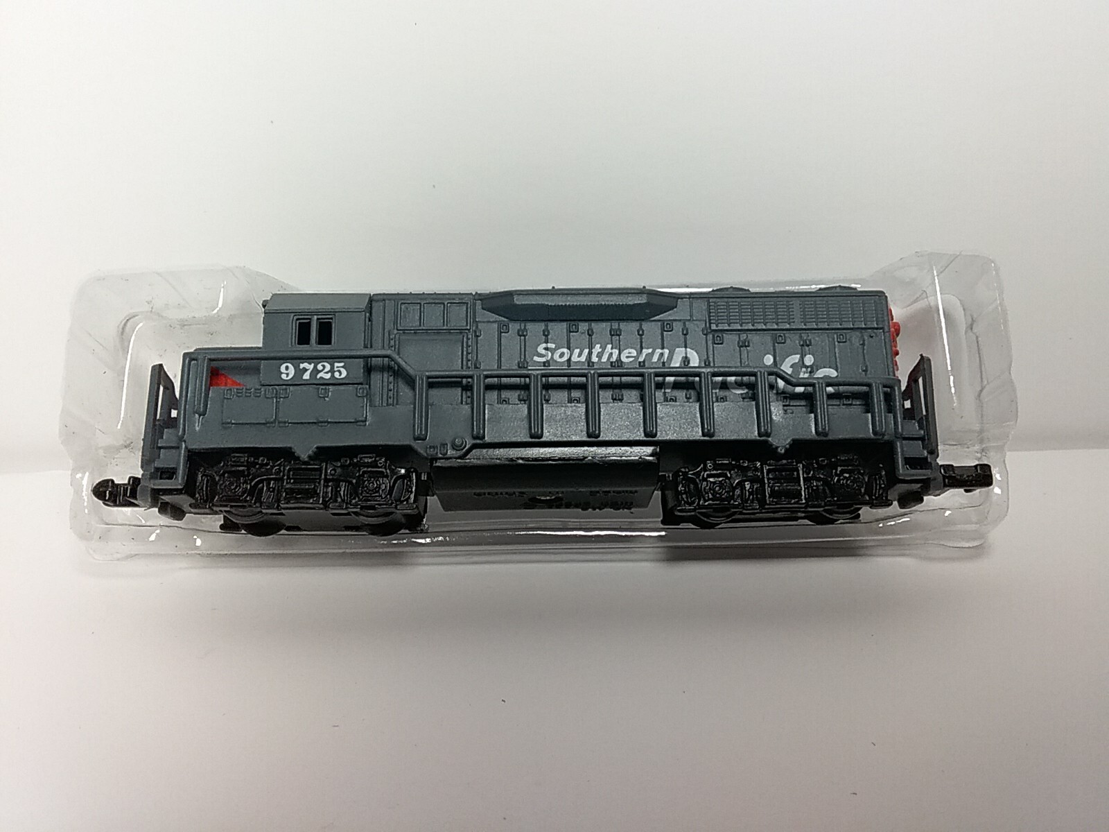 High Speed Metal Products Southern Pacific Diesel Locomotive #9725 Non-powered