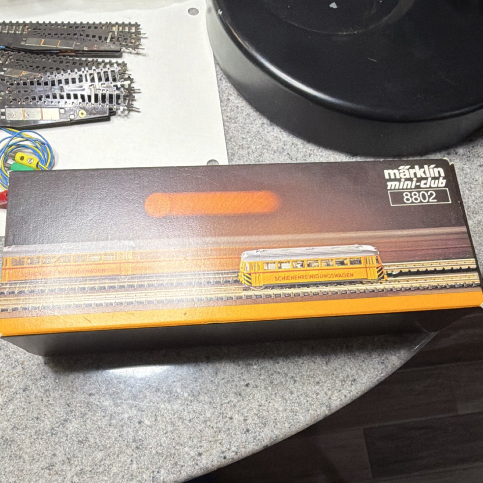 Märklin Mini-Club 8802 Z Gauge Locomotive Yellow Schienenreinigungswagen