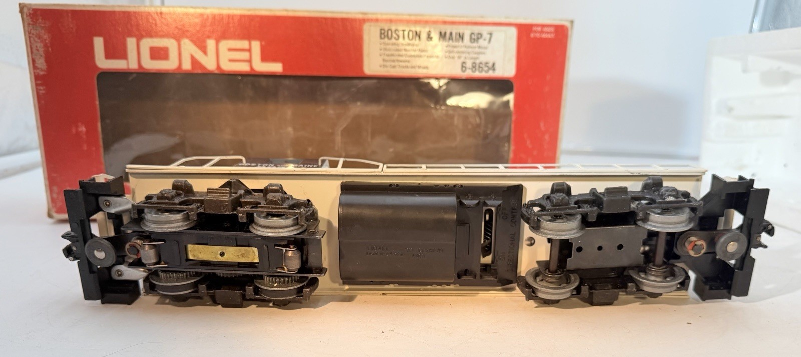 LIONEL 6-8654 BOSTON & MAINE GP-7 METAL FRAME ORIGINAL BOX Vintage USA 14”