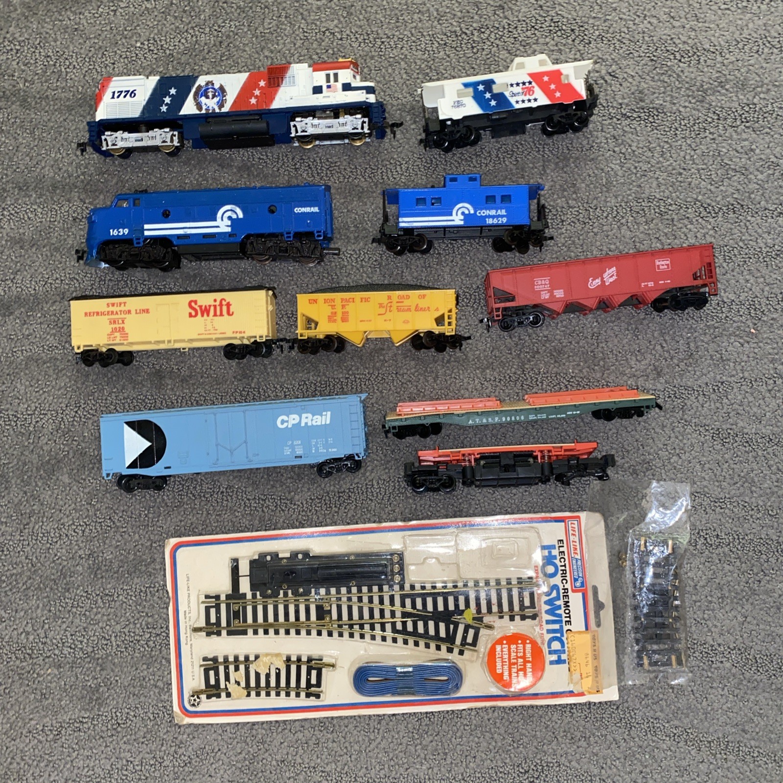 Tyco HO Gauge Locomotive & Caboose 1776 Train Lot Conrail Swift Life Like