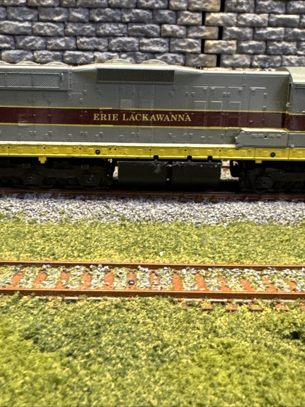 Ho Scale Athearn 1459 Erie Lackawanna Gp7