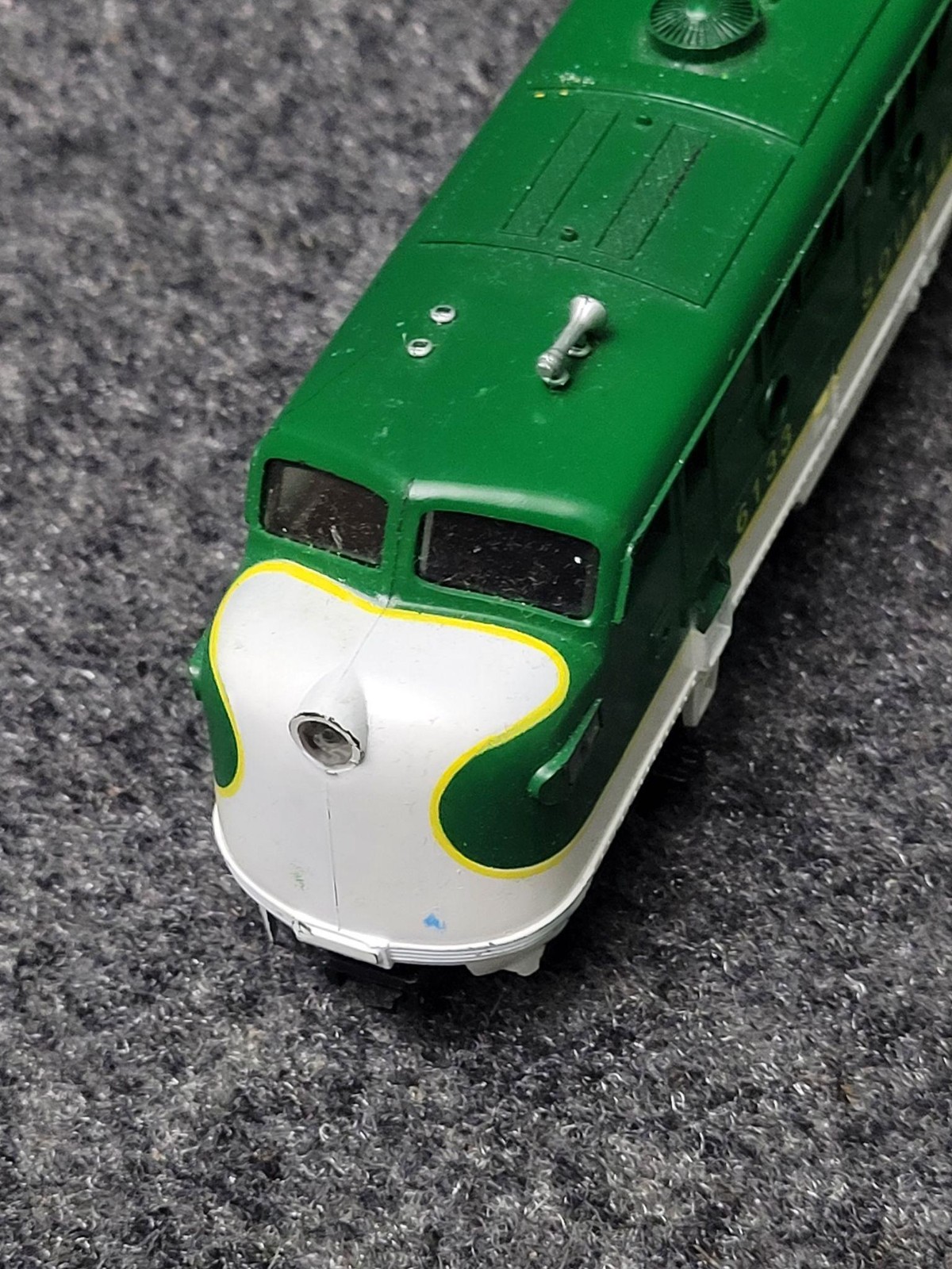 Southern Railway 6133 Diesel Locomotive HO Scale Green White Train Model Car