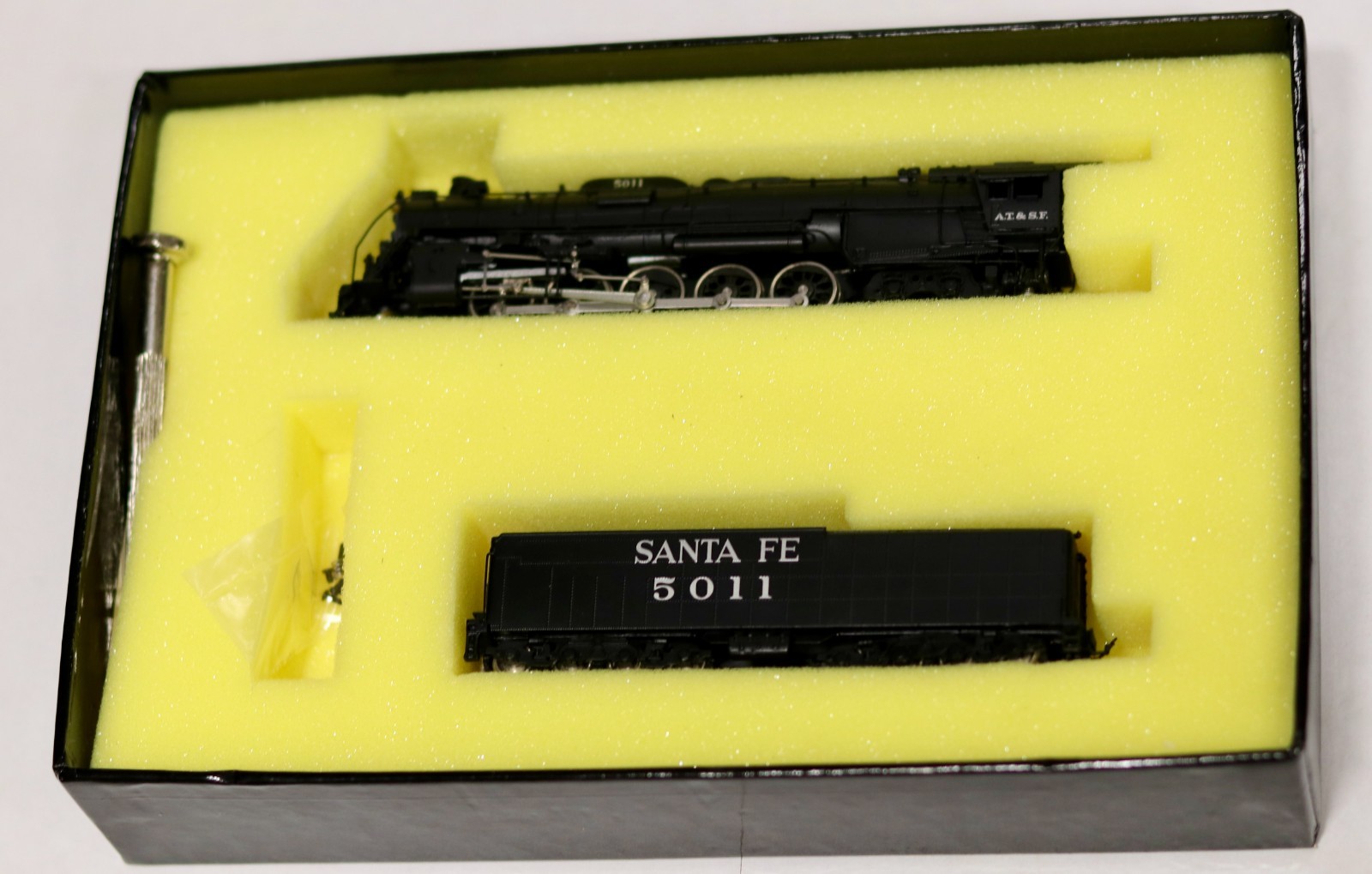 Hallmark Models N Scale Brass ATSF Santa Fe 5011 2-10-4 Factory Painted