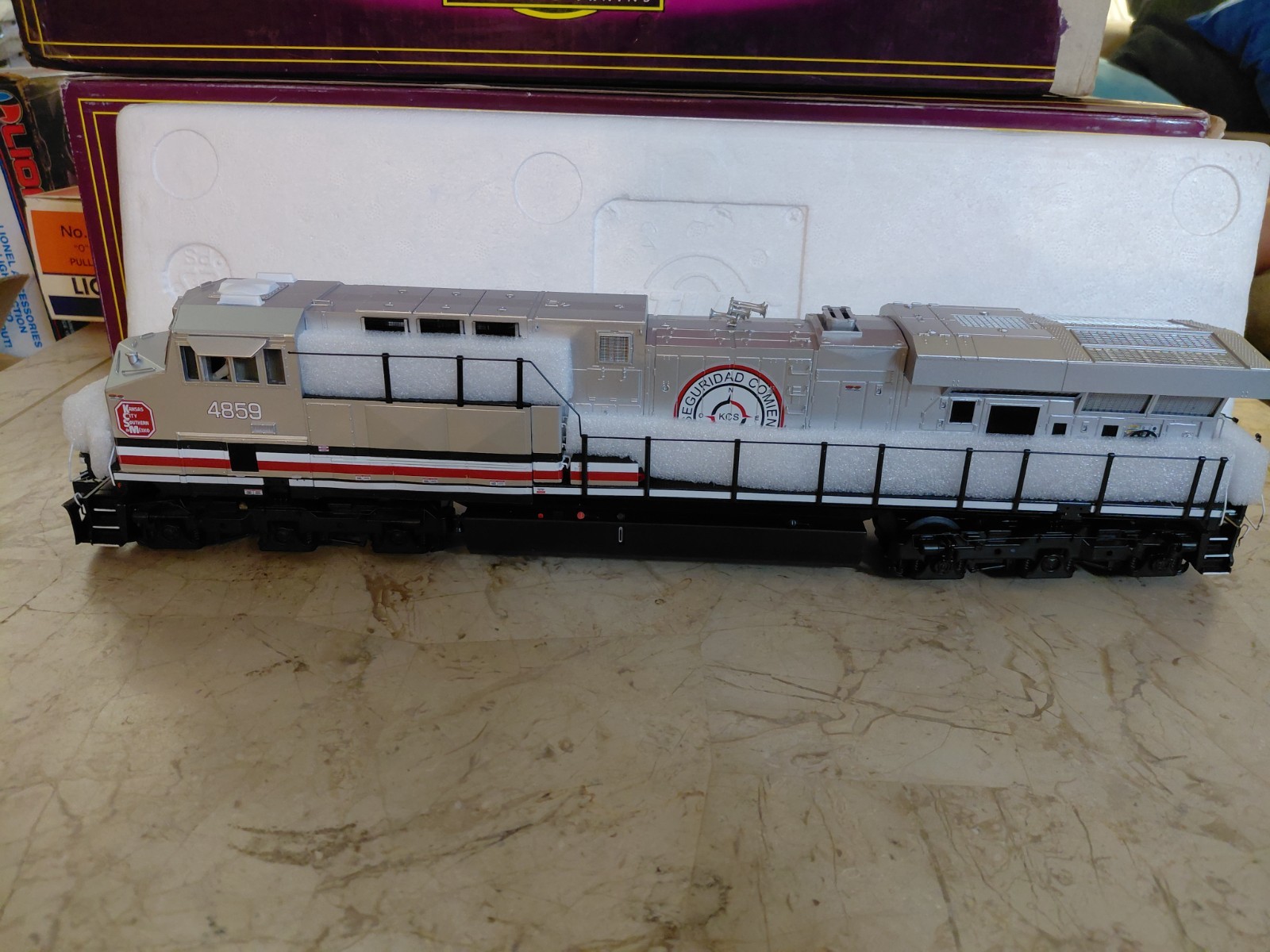 Atlas 30138182 O Premier KCS ES44AC Locomotive Kansas City Southern # 4859 3RL