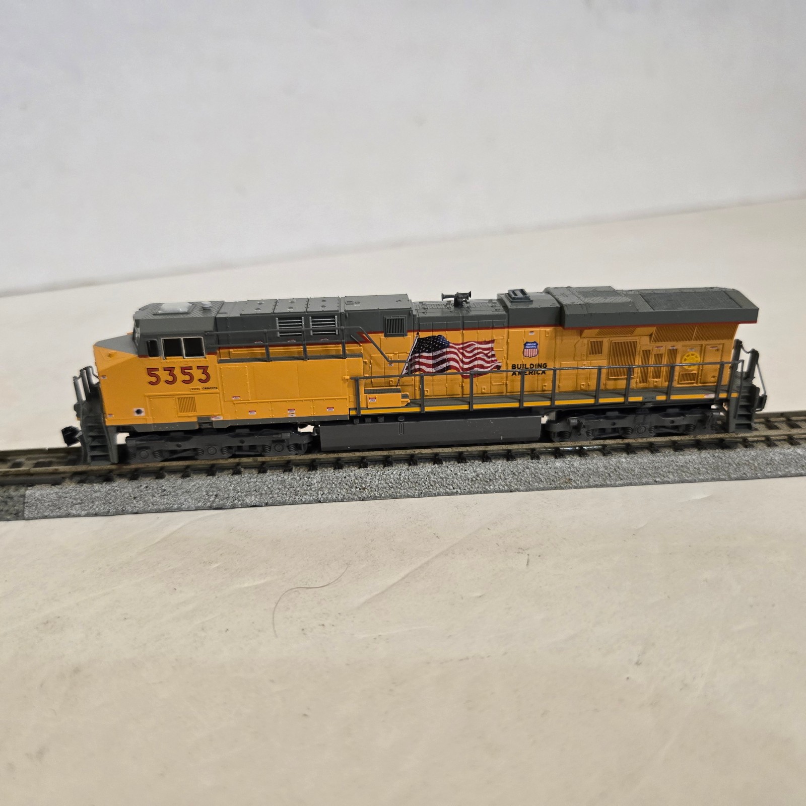 Kato 176-8912 N Scale Union Pacific GE ES44AC Loco. Runs. Japan.
