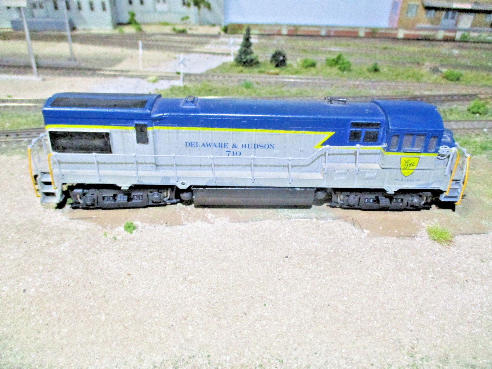 D&H 710 ATHEARN BLU BOX,GE U30B, GRAY MOTOR,CUSTOM PAINT,DC NOT DCC READY,DH 710